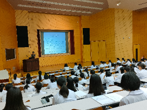 永井教授には、フランスの文化遺産についてご講演いただきました。